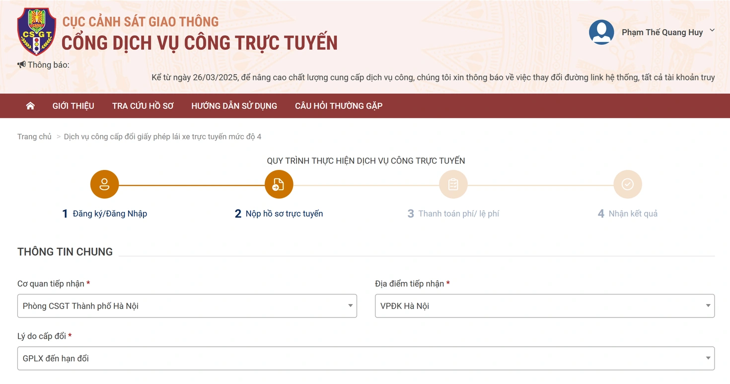 Tại mục "Cơ quan tiếp nhận", bạn chọn Phòng Cảnh sát Giao thông nơi mình đang cư trú. Tại mục “Lý do cấp đổi”, bạn chọn “GPLX đến hạn đổi”.